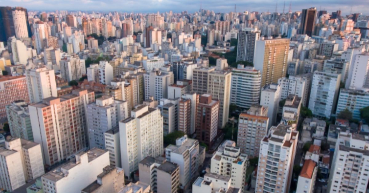 Vista aérea do Jardim Campos Elíseos na periferia da cidade | Pulsar Imagens | Banco imagens do Brasil